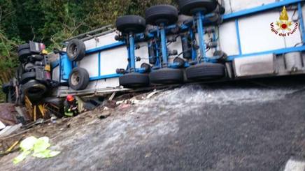 Due Morti Sull A Camion Piomba Sul Cantiere Video Gazzetta It